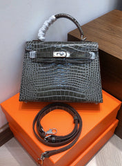 Kelly Sellier 22 Étoupe Shiny Alligator Silver Hardware