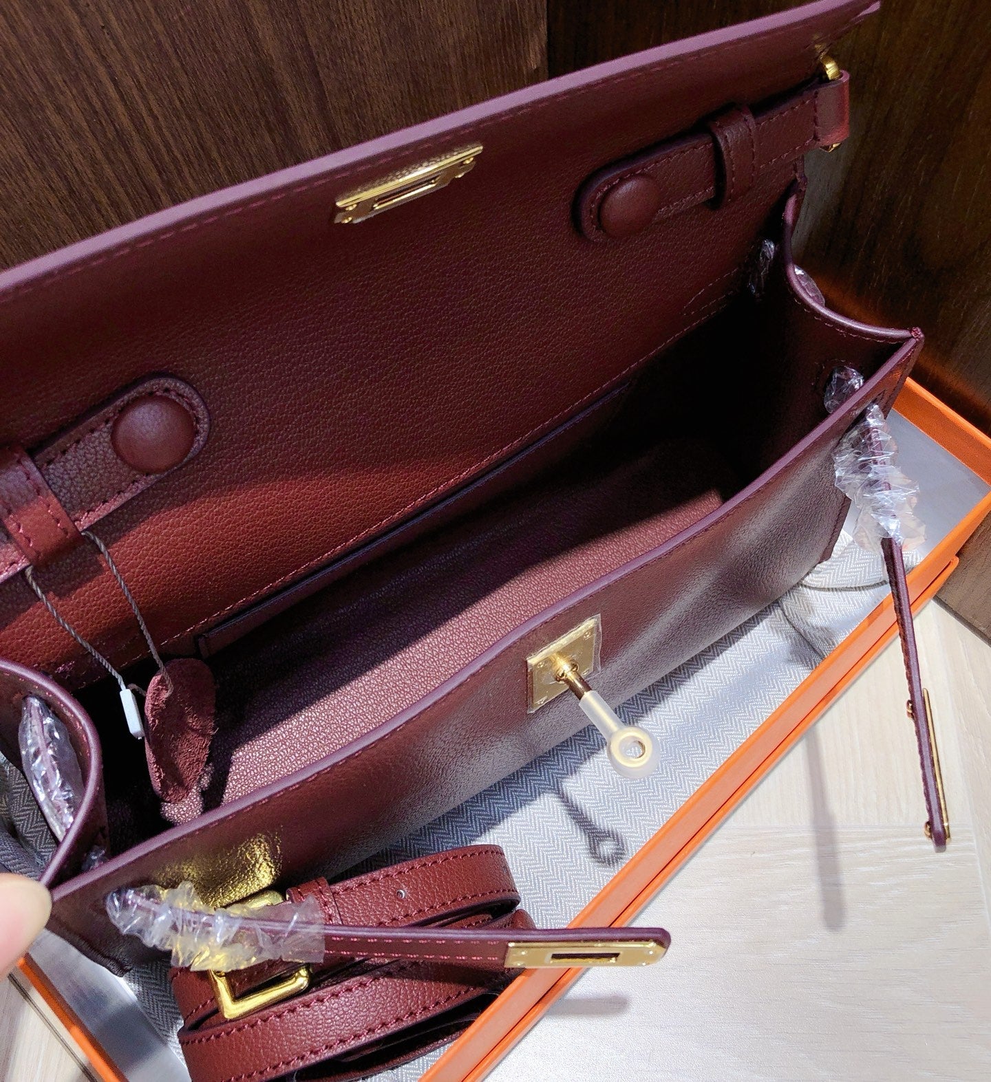 Kelly Elan 25 Underarm Baguette Bag, Genuine Top Layer Cowhide Goat Grain Leather, Gold Hardware Vintage Wine Red Shoulder Handbag, Elegant Luxury Quiet Glam Daily Purse Size 25×6.5×15cm