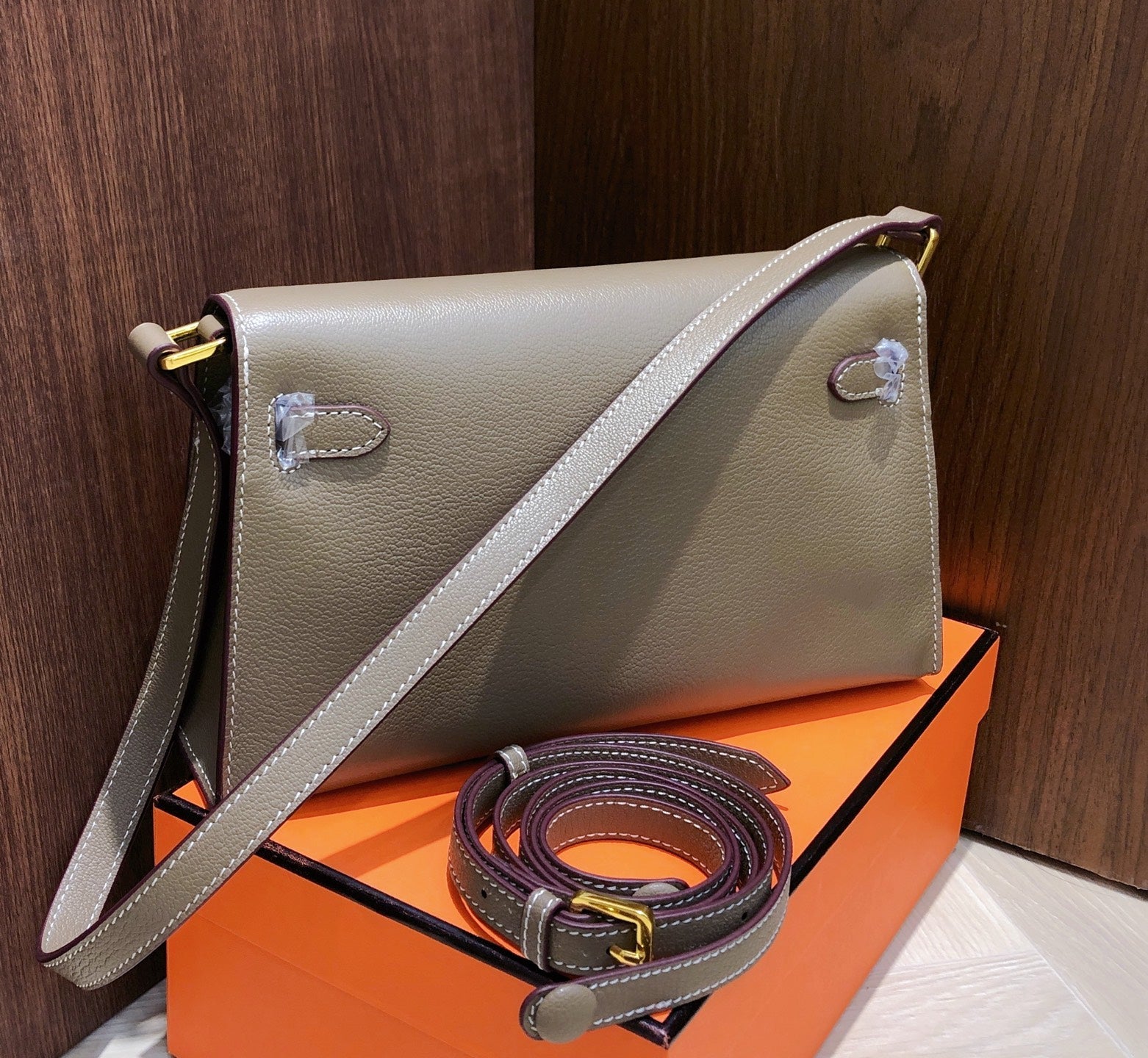 Kelly Elan 25 Genuine Goat Grain Top Layer Cowhide Shoulder Bag, Gold Hardware Neutral Khaki Faux Kelly Baguette Underarm Bag, 25×6.5×15cm Elegant Commute Handbag for Women All Season Match